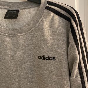 🐙- 5/$25 or $8
Women’s Adidas crew neck sweatshirt